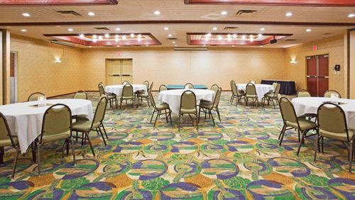 Super 8 By Wyndham Fairmont