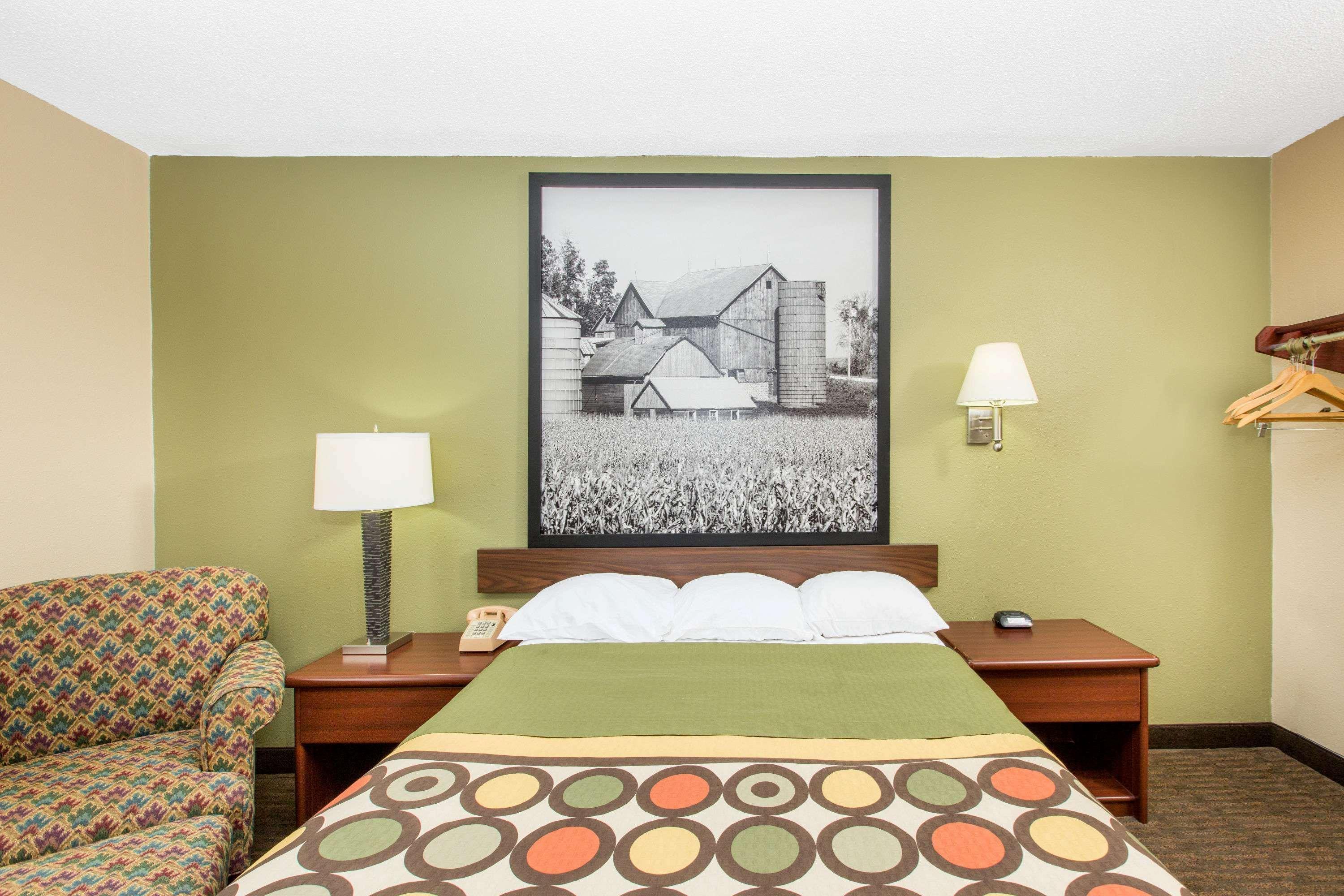 Hotel Super 8 By Wyndham 2*