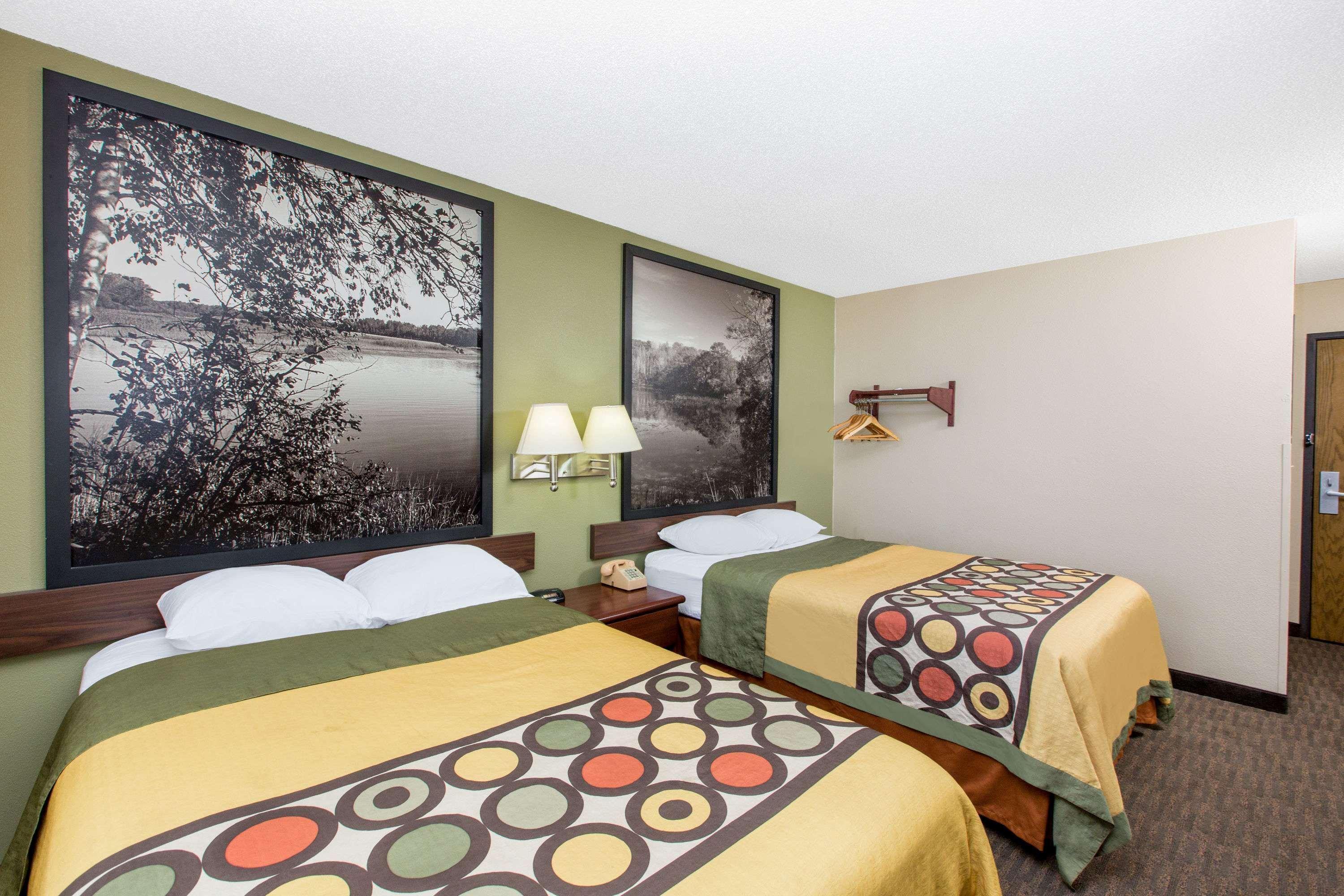 Super 8 By Wyndham Hotel 2*
