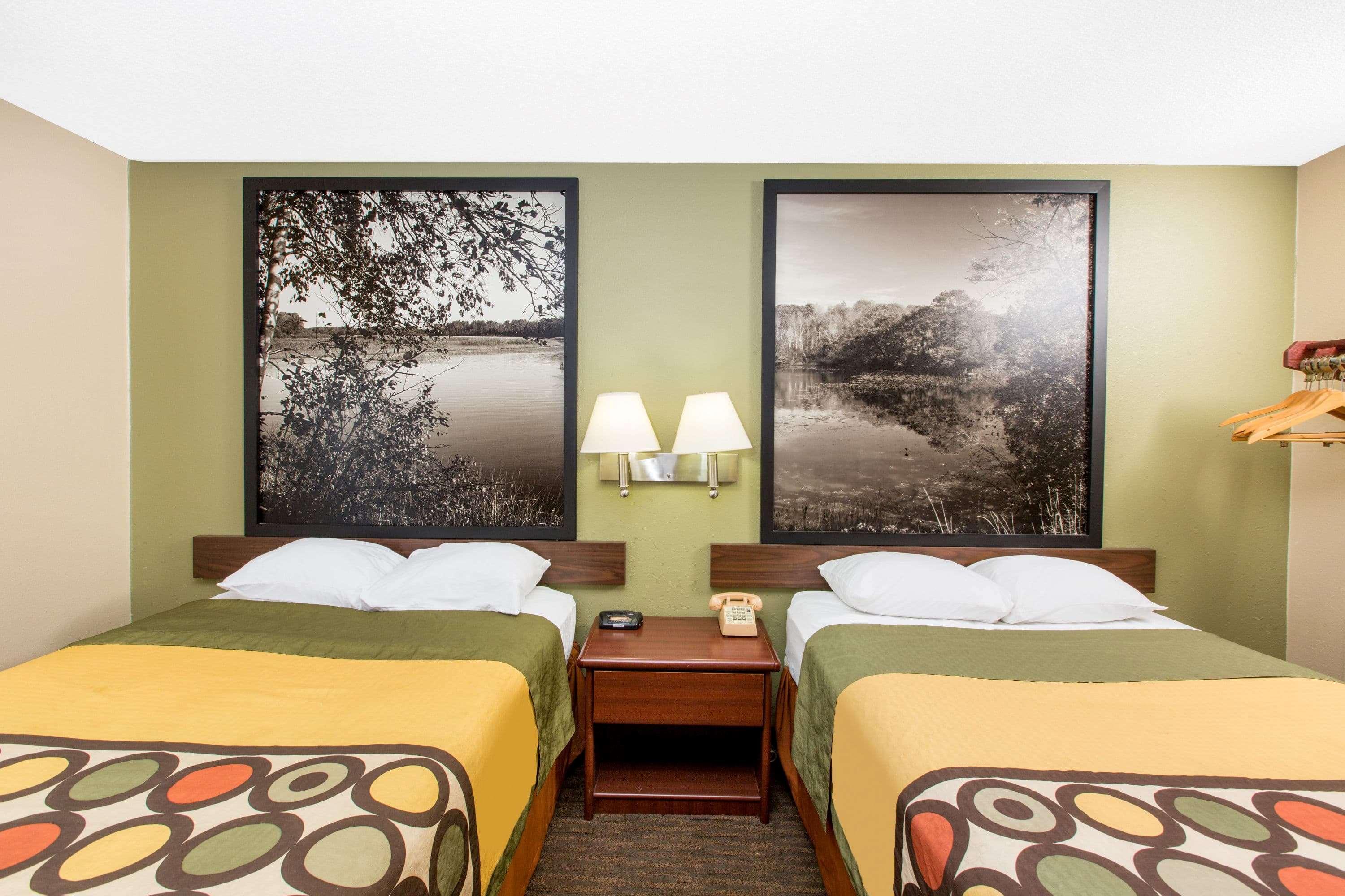 Super 8 By Wyndham Fairmont